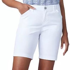 NWT Lee white walk short mid rise